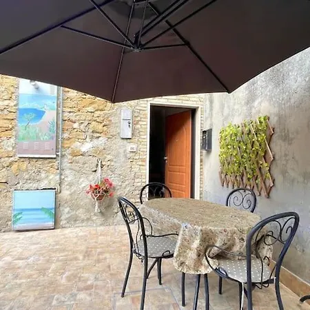 Angolo Della 